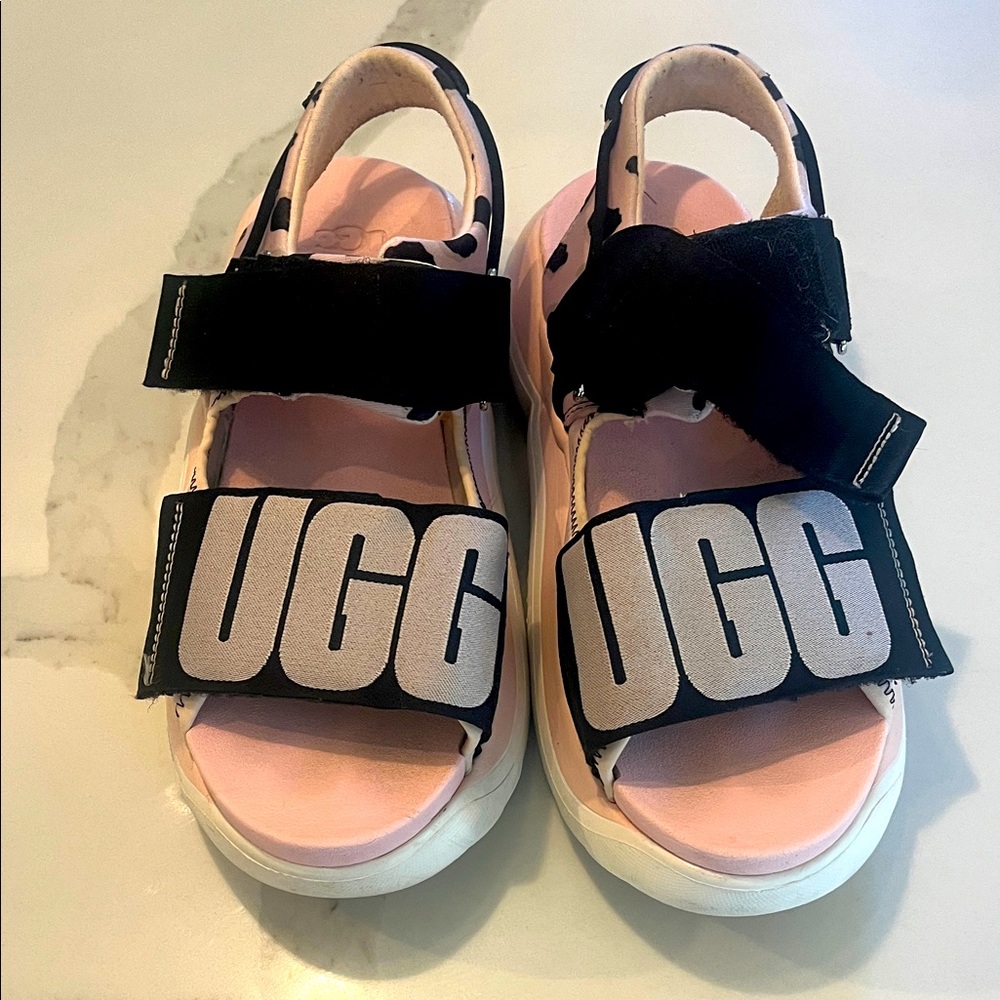 UGG Women's LA Cloud Sandals in a leopard/cheetah print pattern Pink and Black